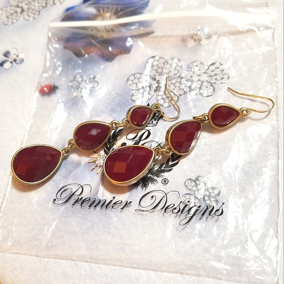 NEW Premier Designs Long Ruby Red Dangle Earrings - Picture 4 of 5